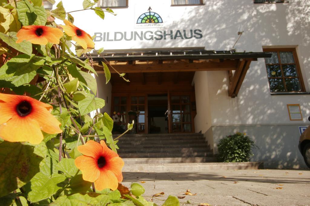 Seminar- Und Gaestehaus Im Kloster ベツァウ エクステリア 写真