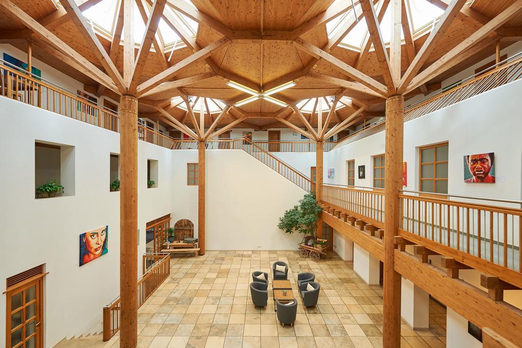 Seminar- Und Gaestehaus Im Kloster ベツァウ エクステリア 写真