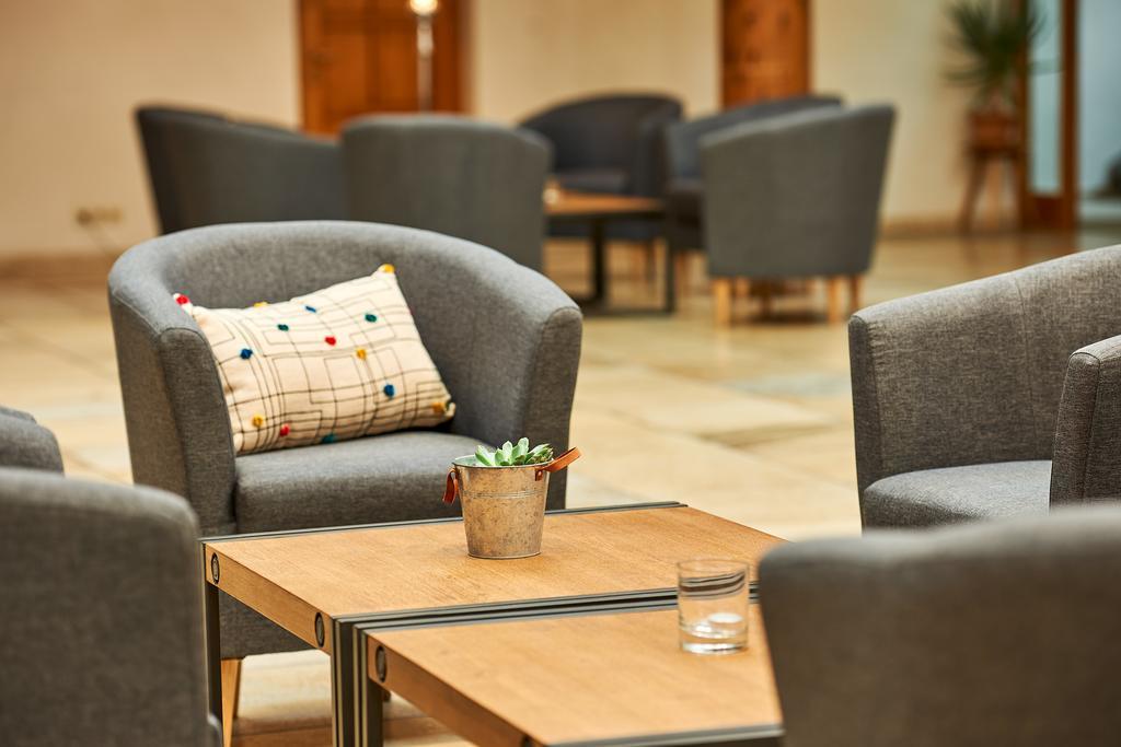Seminar- Und Gaestehaus Im Kloster ベツァウ エクステリア 写真